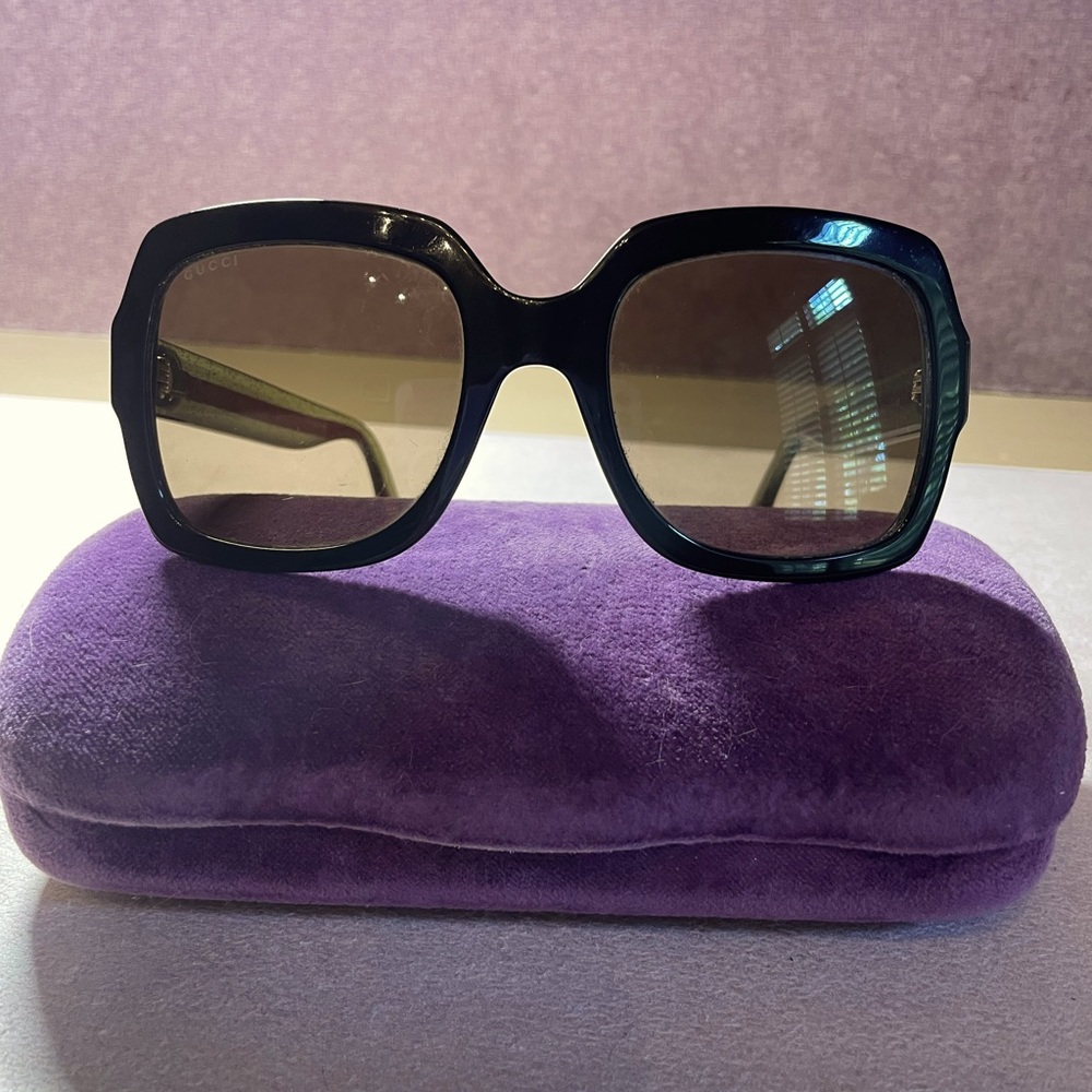 Gucci sunglasses with Gucci case and Gucci cleaning cloth included .